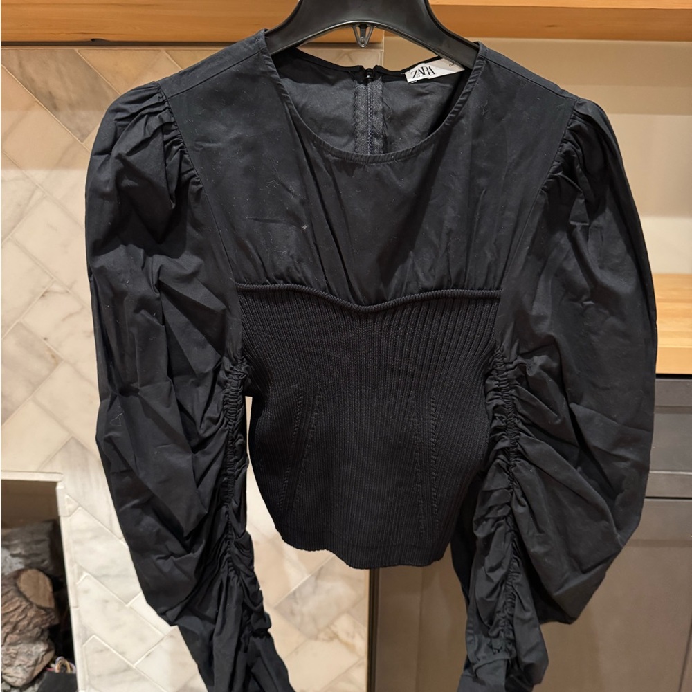 Zara Black Puff-Sleeve Ribbed Cropped Top